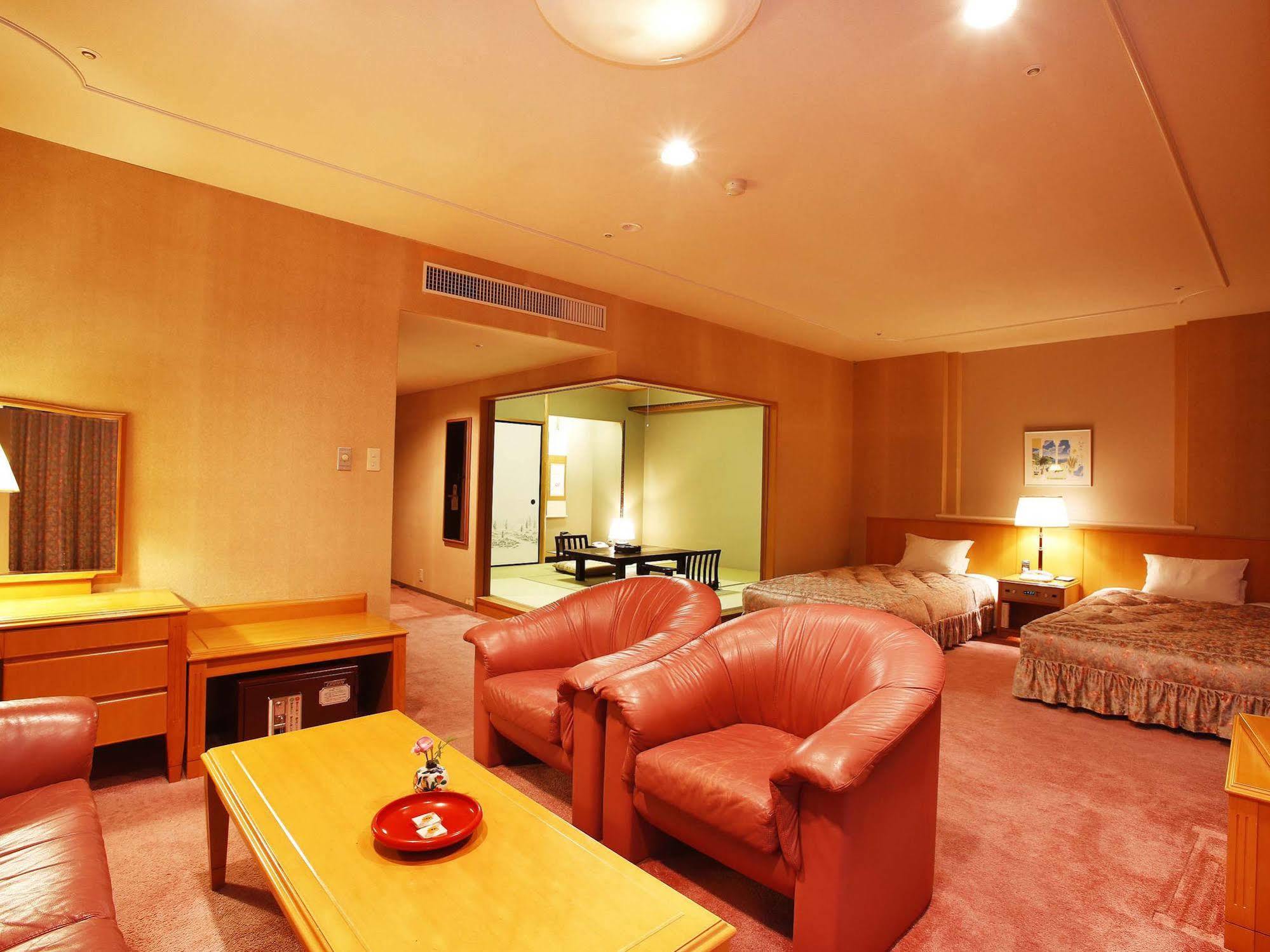 Royal Hotel Yamanaka Onsen Kajikaso Кага Екстериор снимка