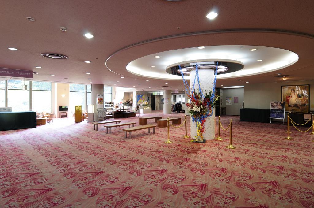 Royal Hotel Yamanaka Onsen Kajikaso Кага Екстериор снимка